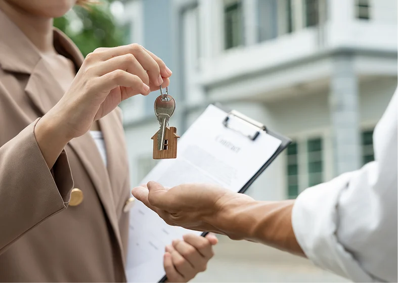 Receiving keys for new home